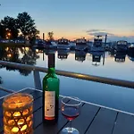 Botel Hausboot Leukermeer