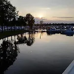 Hausboot Leukermeer * Well (Limburg)