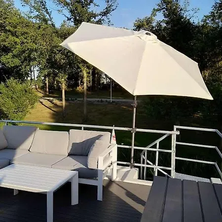 بوتيل Hausboot Leukermeer