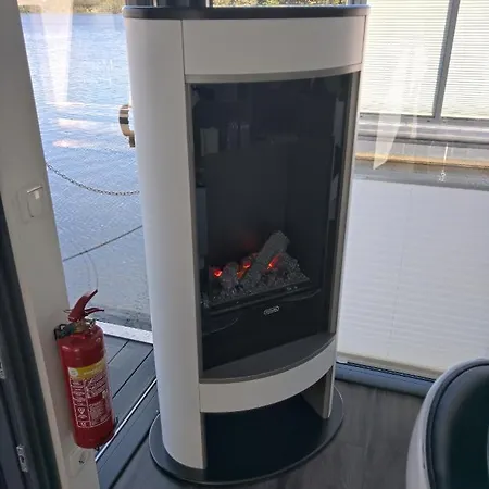 Hausboot Leukermeer * Well (Limburg)