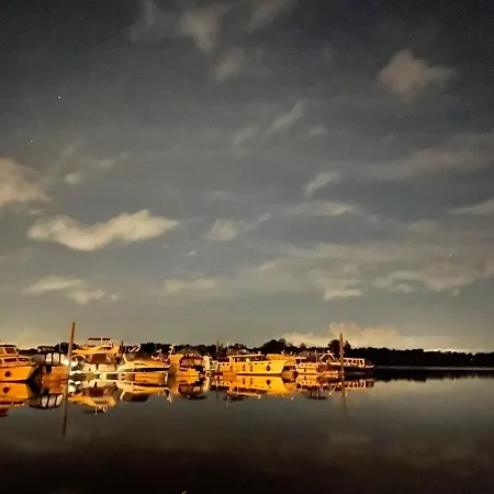 Hausboot Leukermeer ليمبورخ