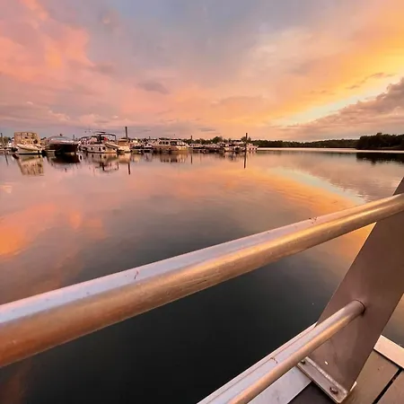 Hausboot Leukermeer Hotel en barco *