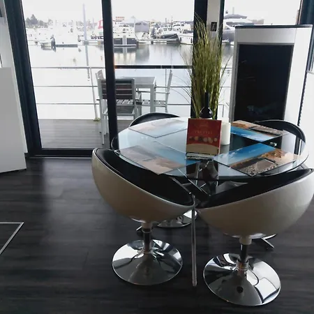 Hausboot Leukermeer ليمبورخ