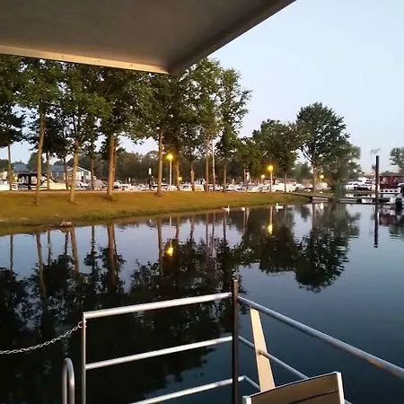 Hausboot Leukermeer Hotel en barco Well (Limburg)