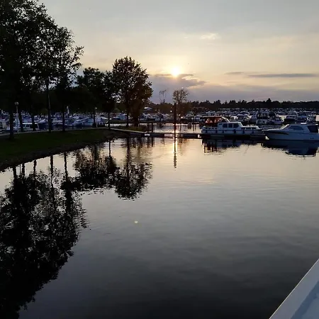 Hausboot Leukermeer * Well (Limburg)