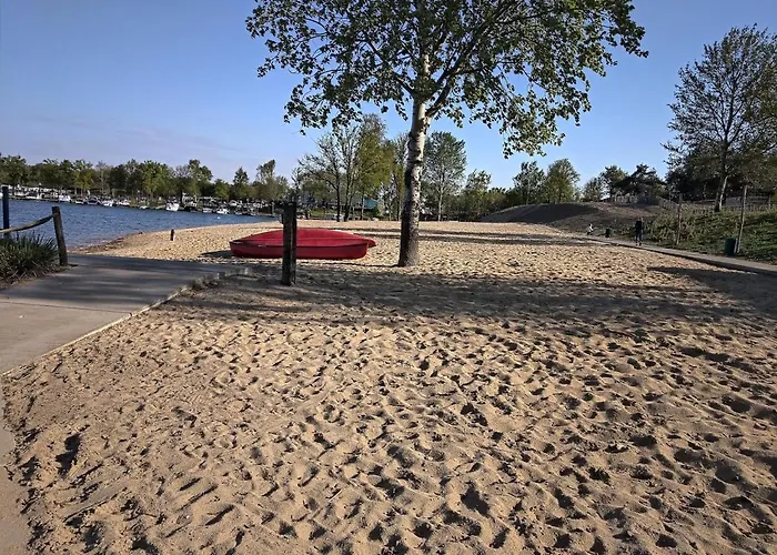 Hausboot Leukermeer Ботель