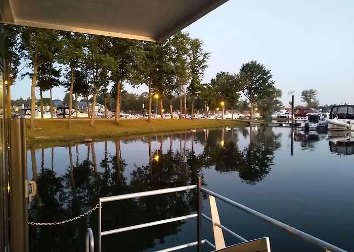 Hausboot Leukermeer Botel Well (Limburg)