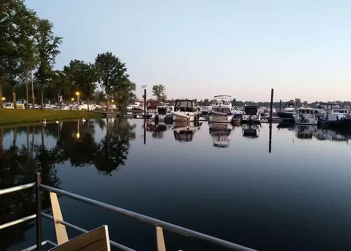 Hausboot Leukermeer Ботель