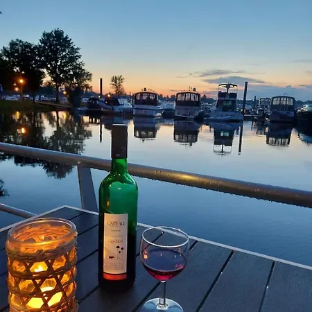 Botel Hausboot Leukermeer Well