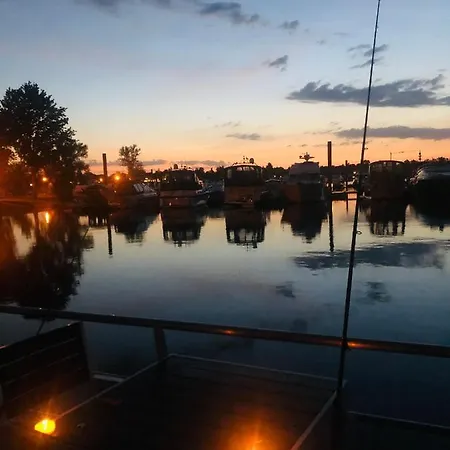 Hausboot Leukermeer Well * Well (Limburg)