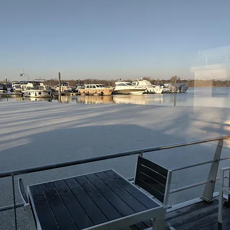 Hausboot Leukermeer Well * Well (Limburg)