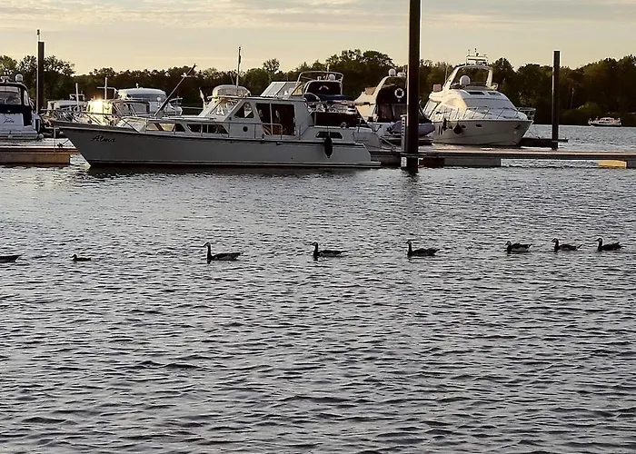 Hausboot Leukermeer 船上ホテル